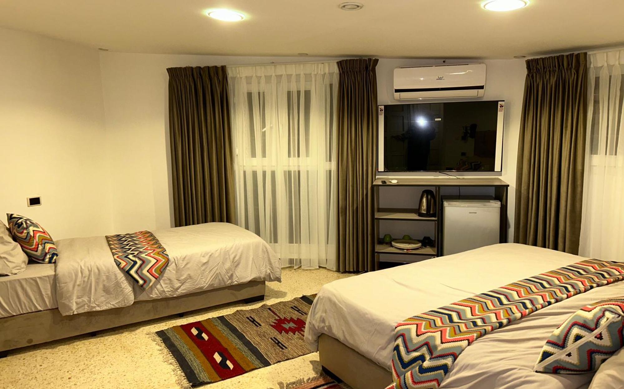 Celestia Boutique Inn - Boutique Stay Overlooking Jerash Ruins 제라시 외부 사진