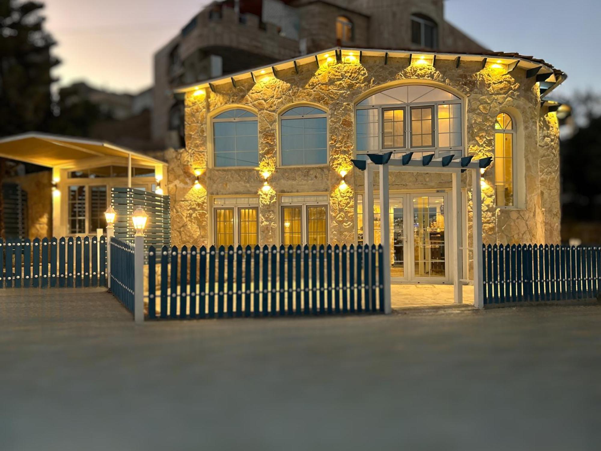 Celestia Boutique Inn - Boutique Stay Overlooking Jerash Ruins 제라시 외부 사진
