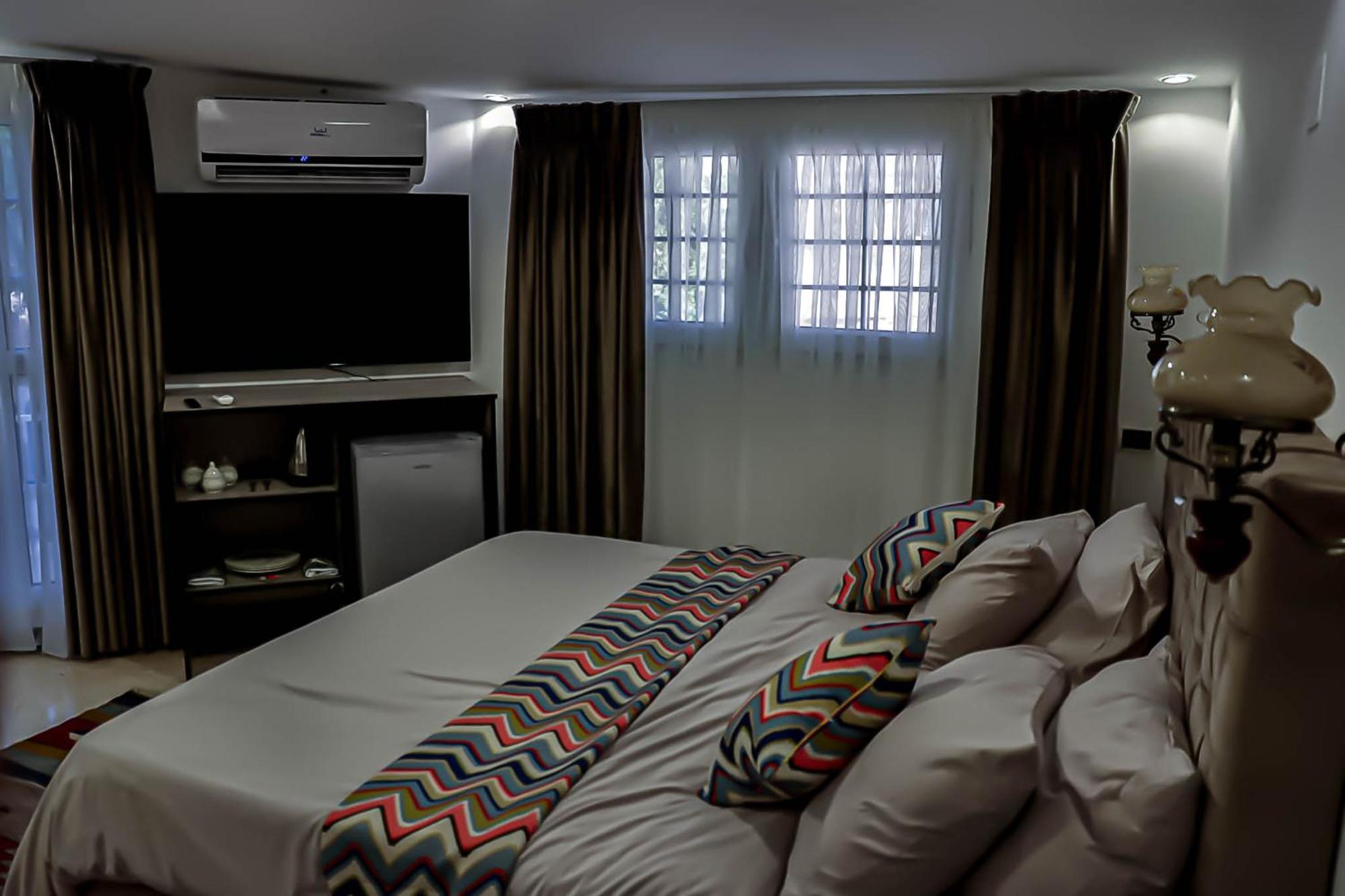 Celestia Boutique Inn - Boutique Stay Overlooking Jerash Ruins 제라시 외부 사진